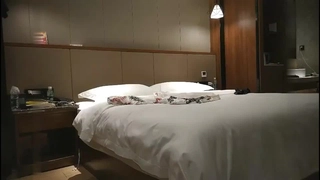 欧美日韩人妻激情-第一次与男友以外的男人在行使中车震!