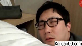 娇妻 雪白 呻吟-美女学生妹子是男友的乖母狗，戴着狗炼项圈乖乖让男友无套抽插~
