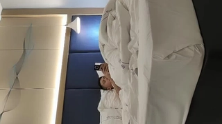 欧美日韩人妻激情-第一次与男友以外的男人在行使中车震!
