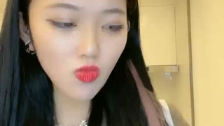 日韩欧美不卡一区二区高清-vavababy 面 試 畢 業 生 被 颻 渴 的 OL約 到 旅 館 脫 下 褲 子 吃 各 種 姿 勢 狂 抽 猛 送 全 部 射 嘴 巴 吞 淨